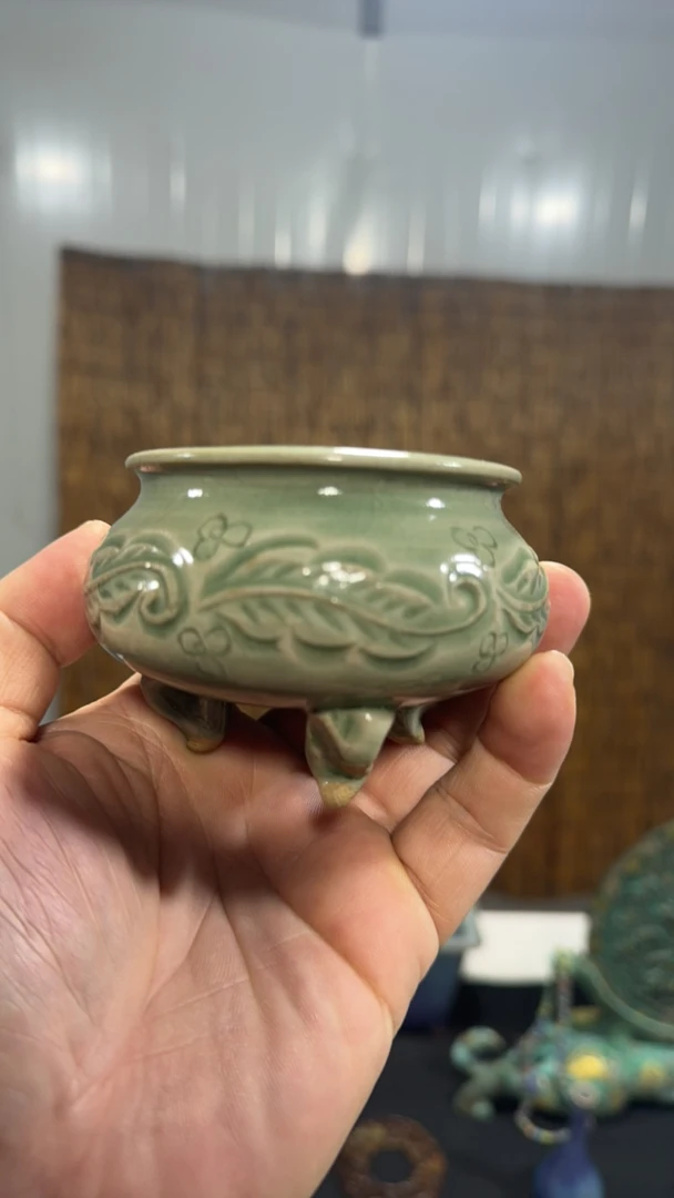 耀州窑青瓷三足炉