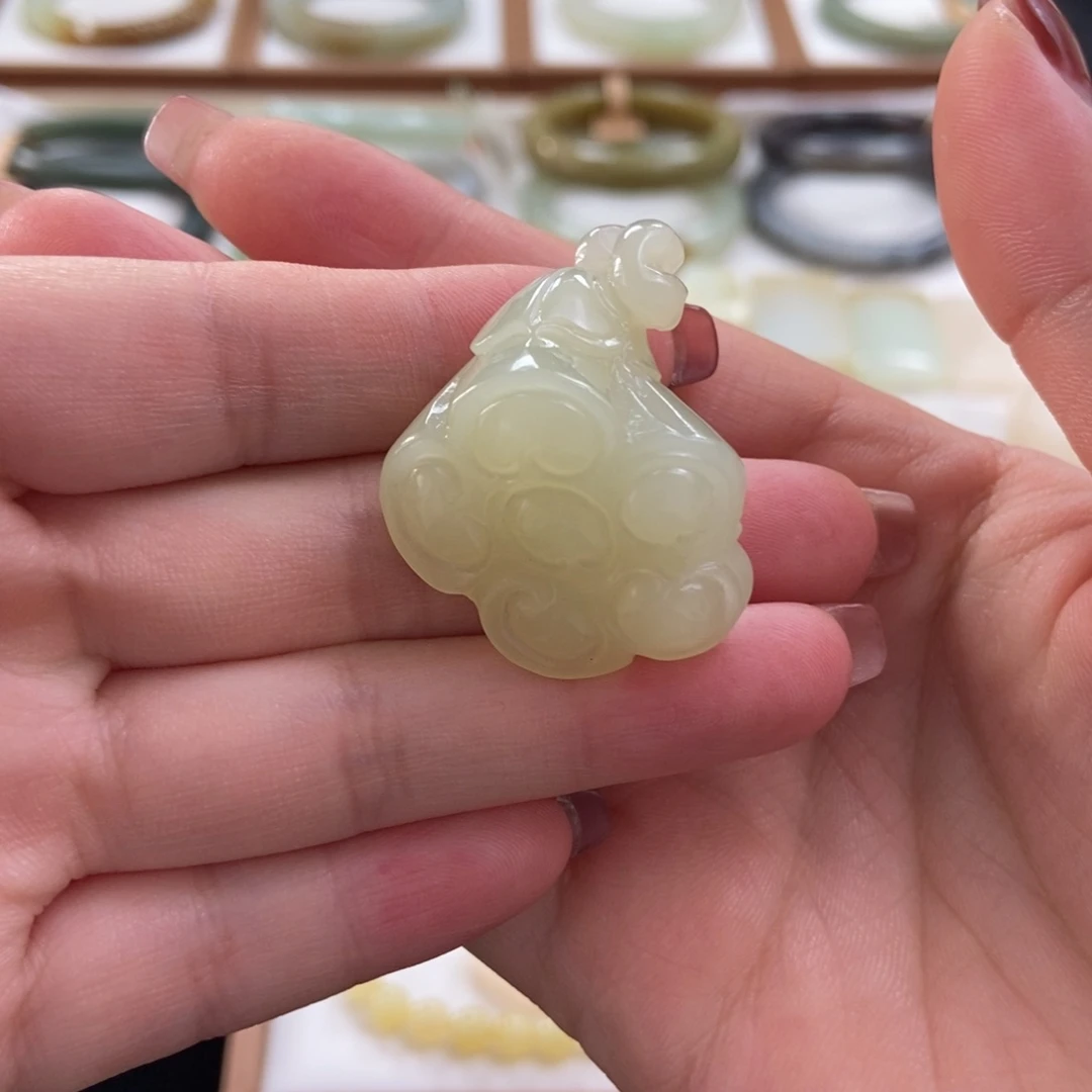 和田玉黄口莲蓬吊坠未镶嵌