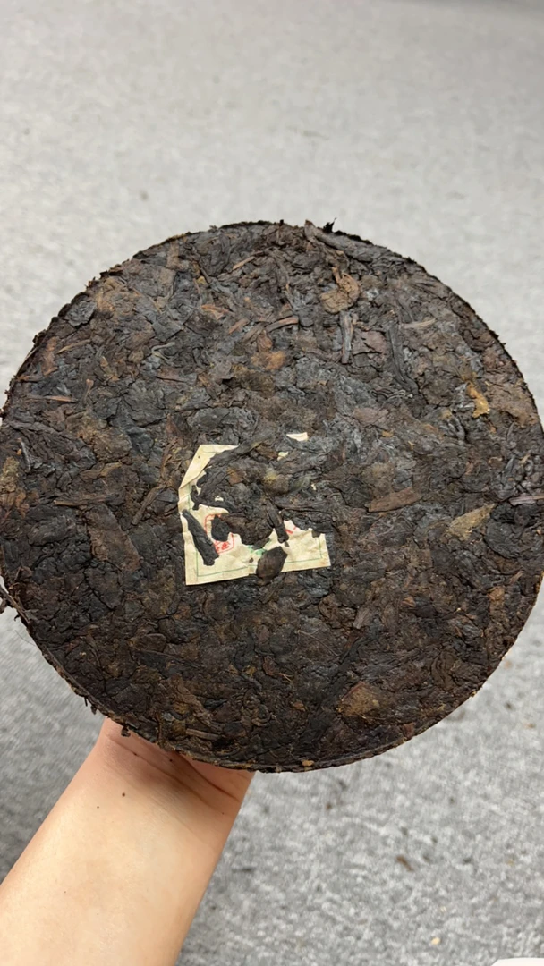 80年代老班章铁饼老生茶700克