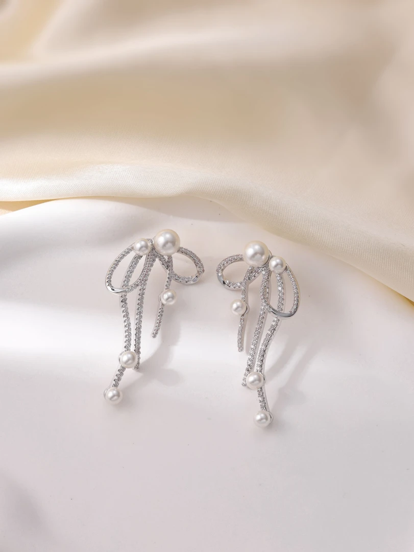 合金合成锆石耳饰  百搭时尚简约优雅气质轻奢设计感耳钉