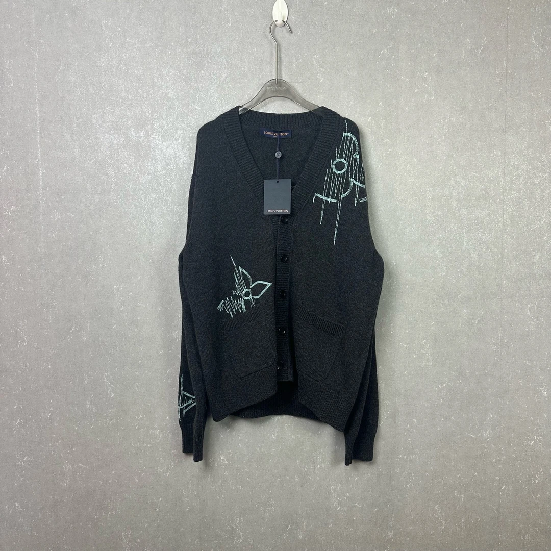 LOUIS VUITTON LV 纯色刺绣长袖针织衫毛衣 M码/全新带吊/002460