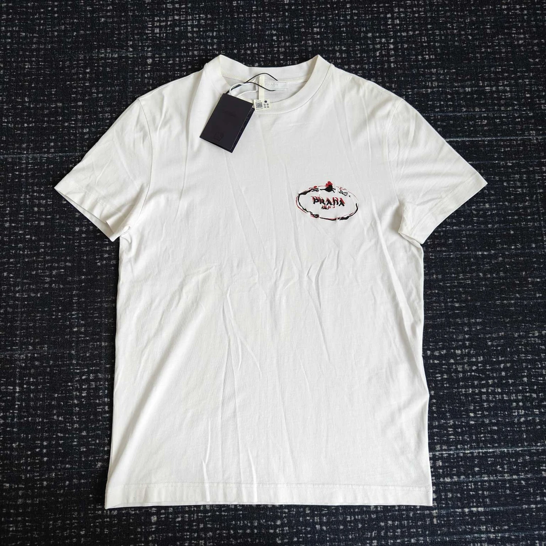 Prada 普拉达 白色经典刺绣logo短袖T恤s码 全新带吊 001906