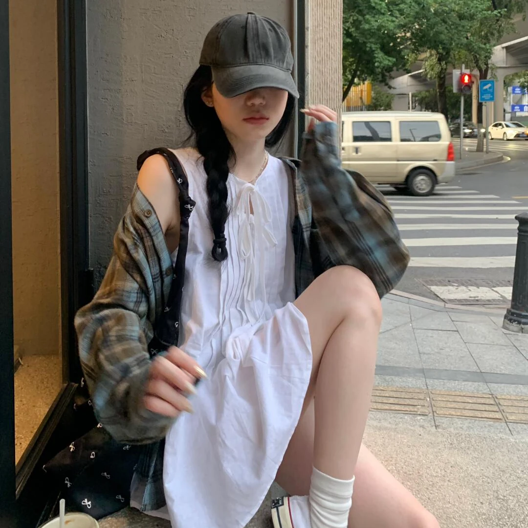 时尚女生开春衣服宽松娃娃衫白色上衣百搭格子复古衬衫洋气休闲装