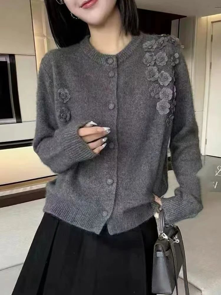 2024秋冬新款百搭气质高级感重工立体花朵单排扣宽松软糯针织衫