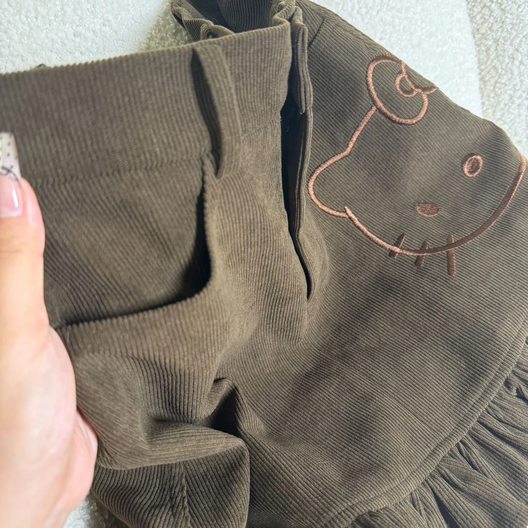 KT刺绣裙超级可爱短裙