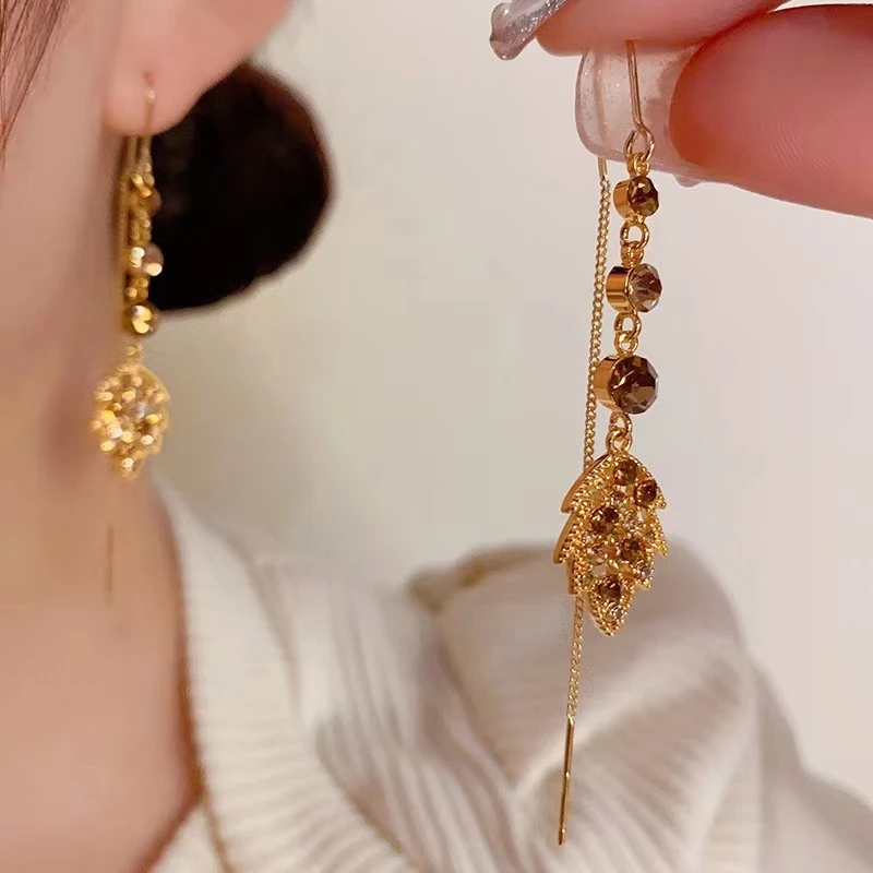 铜合金合成锆石耳饰 美拉德色系时尚气质微镶锆石枫叶流苏耳线095