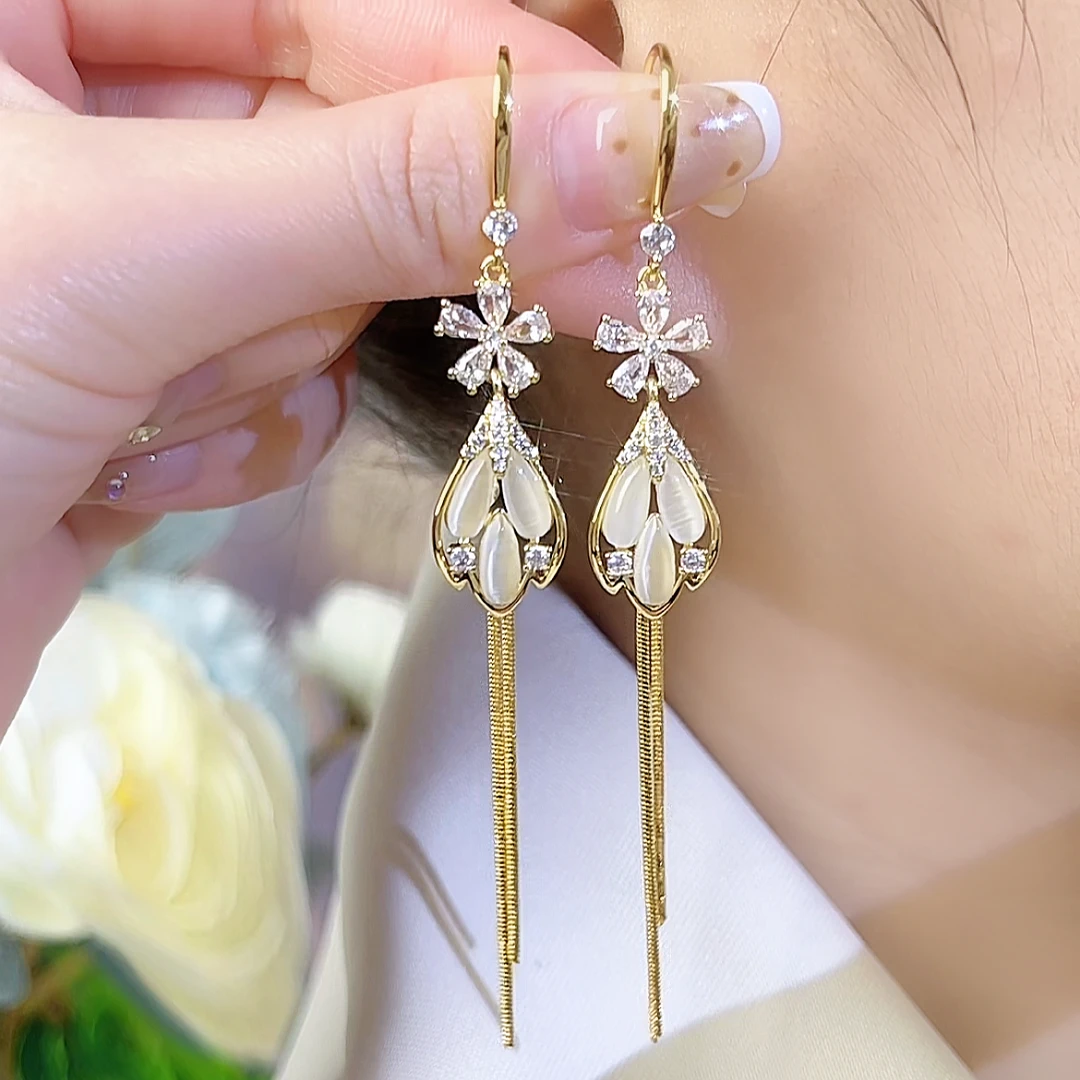铜合金合成锆石耳饰 设计感时尚百搭喵石花朵长款流苏耳环1002