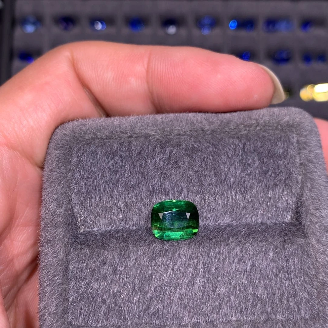 碧玺裸石未镶嵌3.3克拉