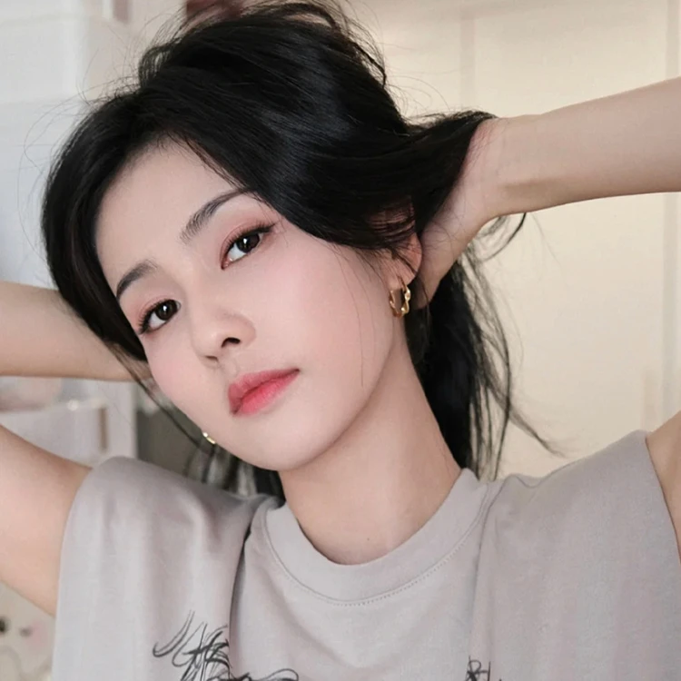 钛钢耳饰 新款简约百搭耳圈轻奢小众莫比乌斯素圈耳环女白鹿同款