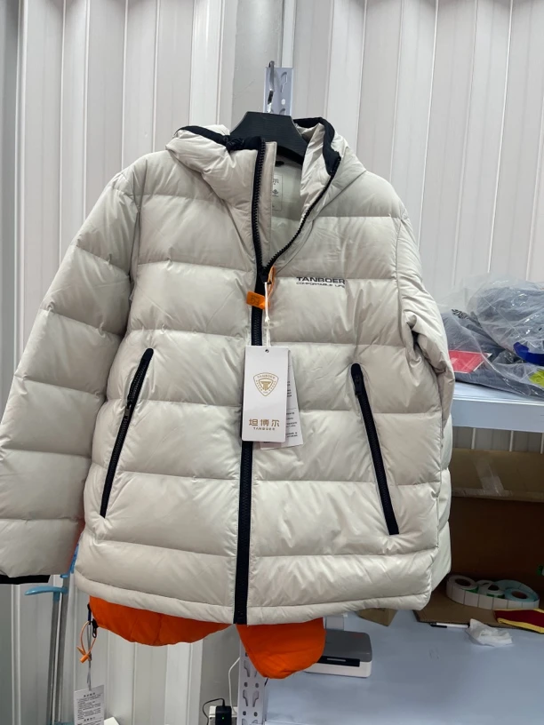 橘色加厚软糯男士泡芙外套