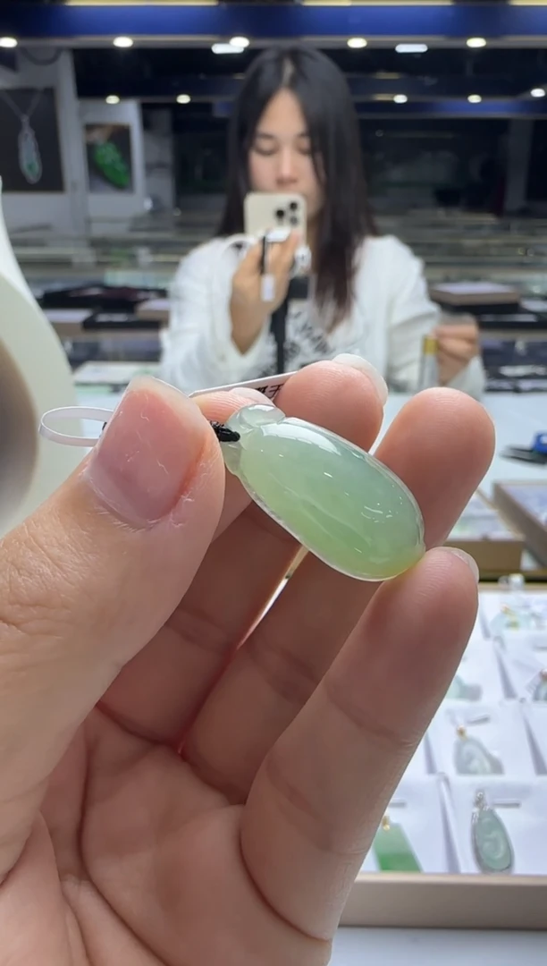 【闪购商品】翡翠颈饰18K金镶嵌孤品佛瓜ph688