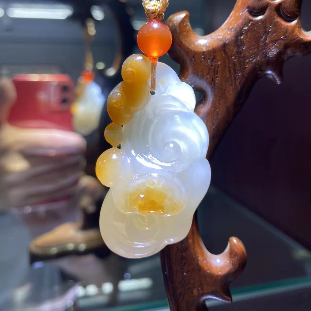 和田玉且末糖白玉如意