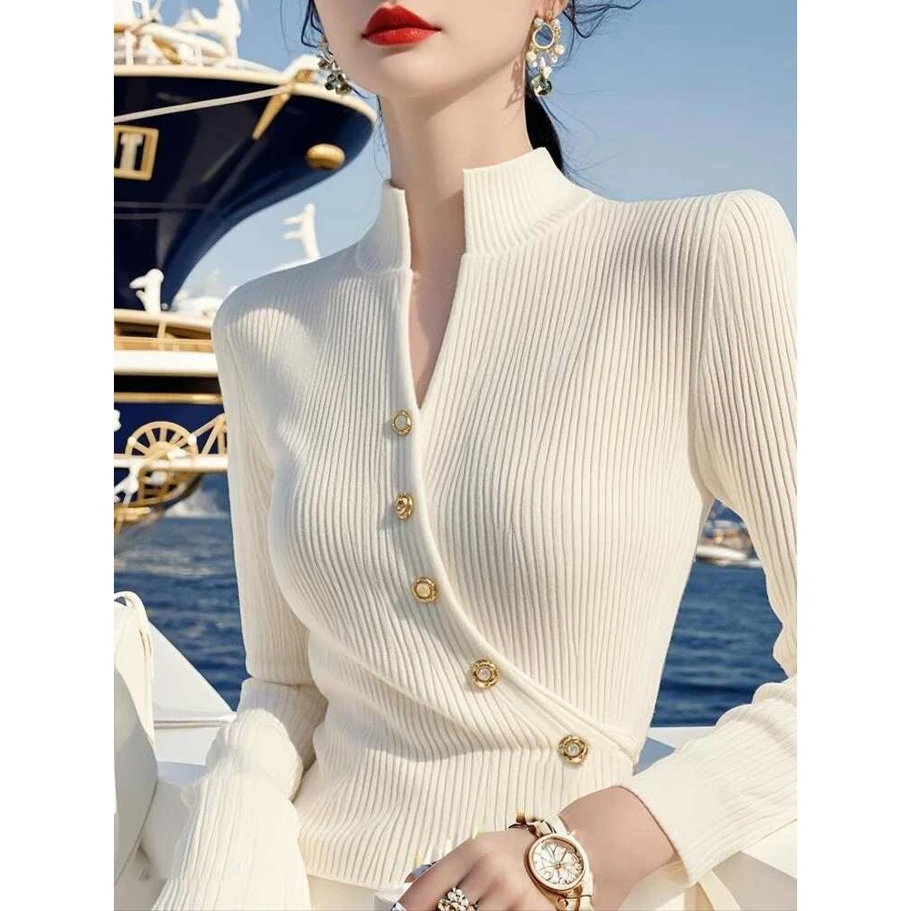 独特别致白色半高领修身针织打底衫女秋冬内搭设计感绝美长袖上衣