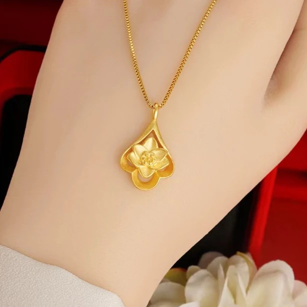 合金吊坠 时尚女士 金色荷花项坠 轻奢百搭女款 精致气质手工车花