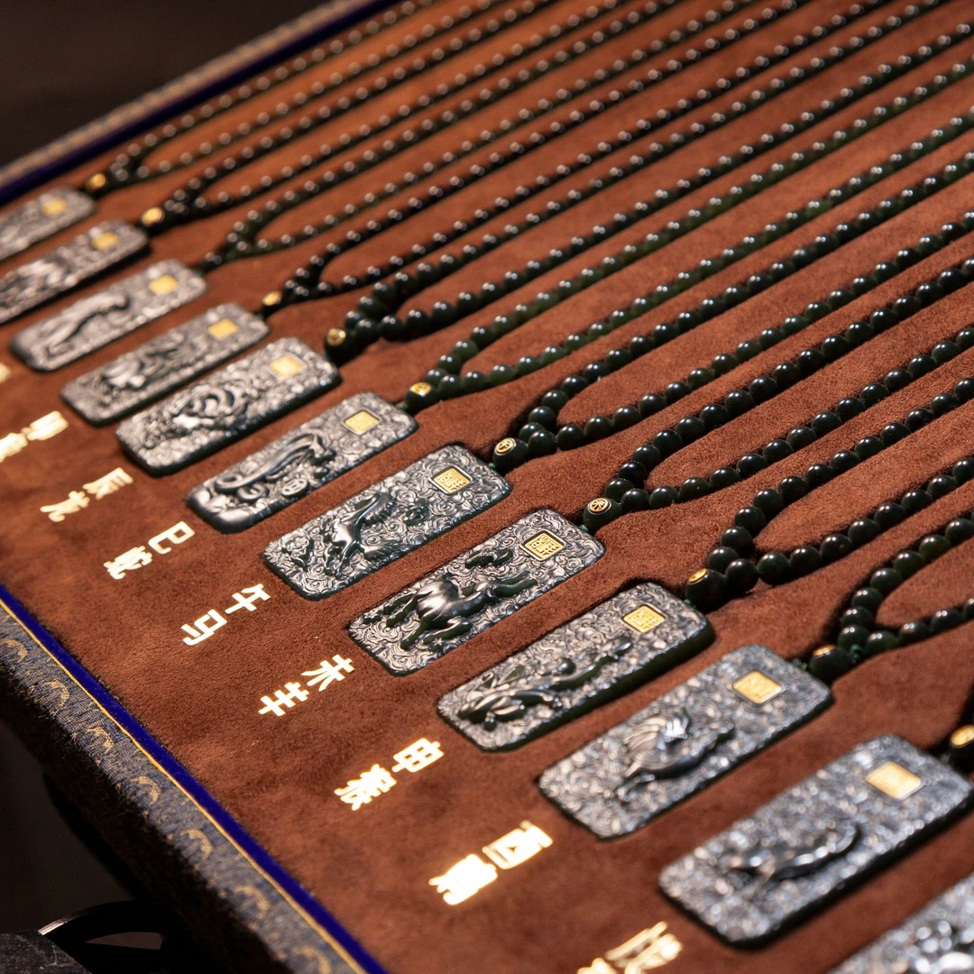 和田玉十二生肖八大守护本命佛复古吊坠男女款创意国风玉石挂件