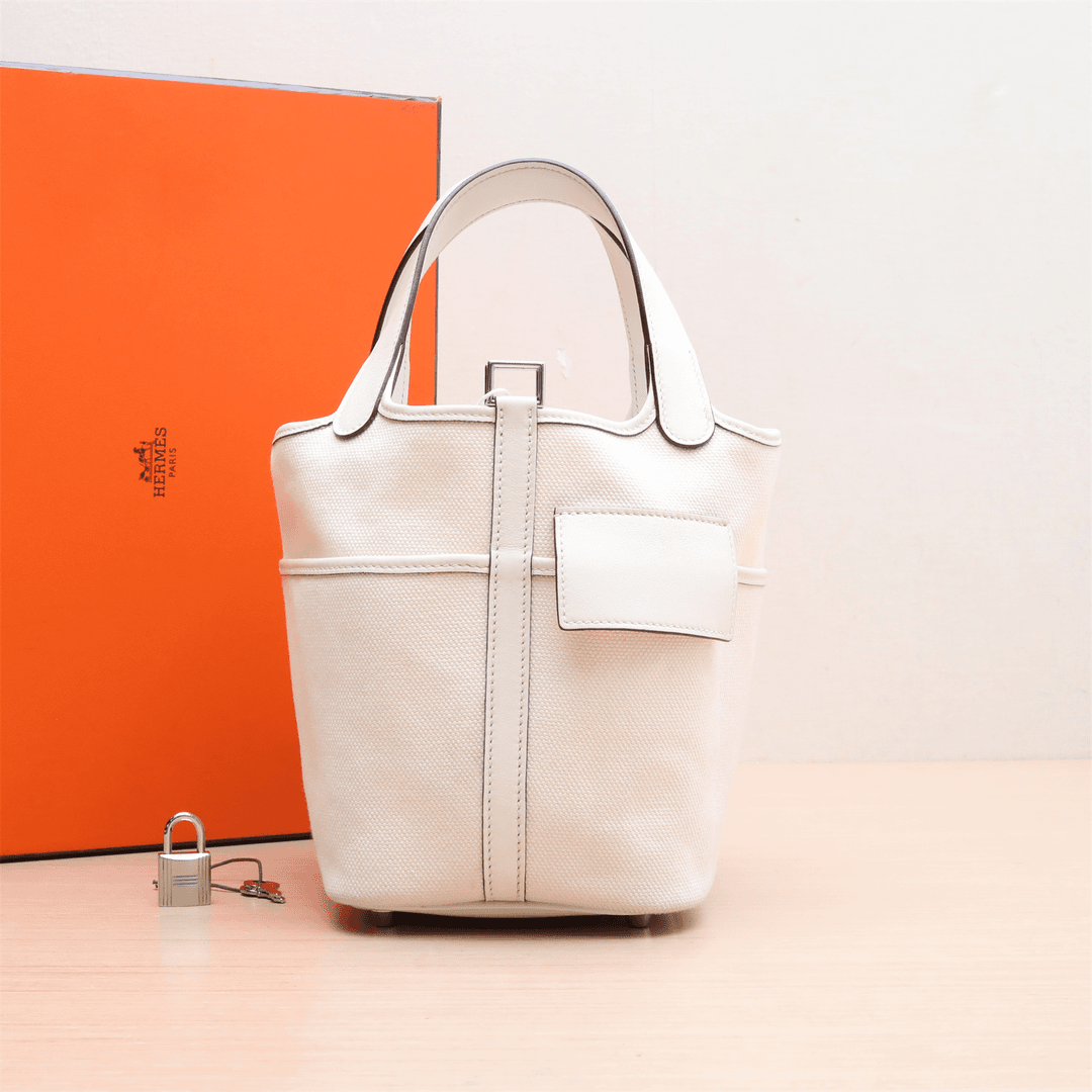 99新 Hermes/爱马仕 小花姑姑P224828207 菜篮子 18 Cargo 奶油白