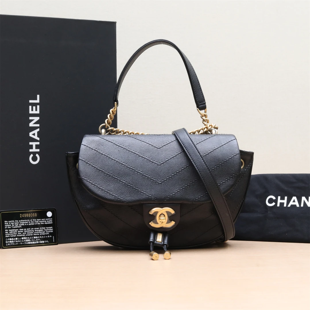 95新 Chanel/香奈儿 小花姑姑P224726594 黑金马鞍 抽绳半月包