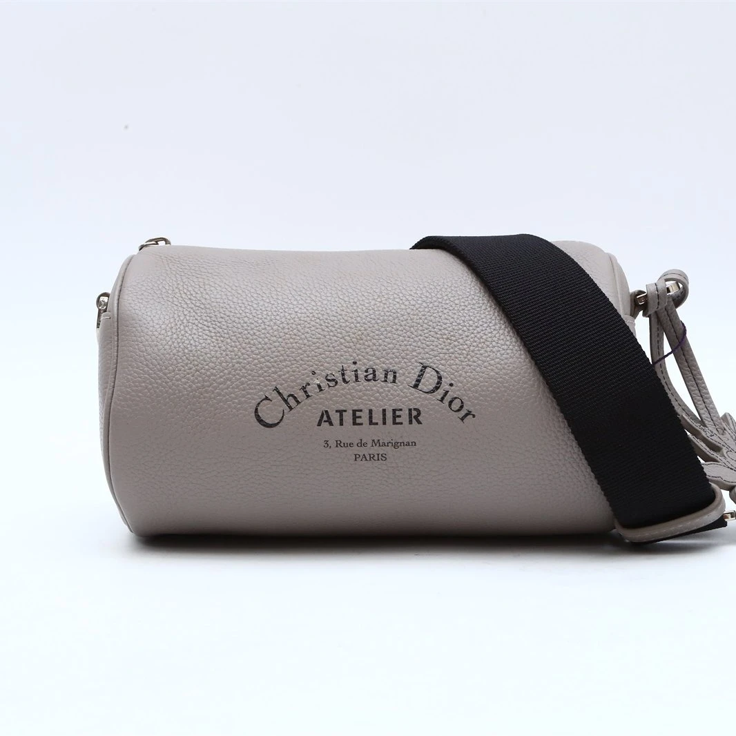 95新 DIOR/迪奥 P234449180Dior迪奥圆筒斜挎包 灰色