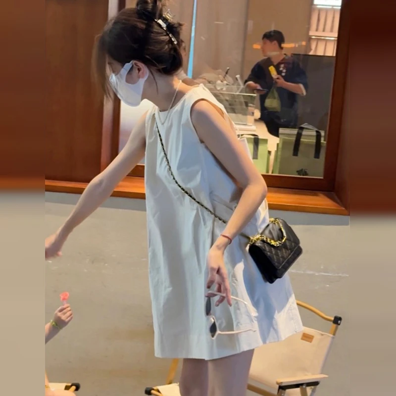 白色无袖背心连衣裙子女2024夏季新款法式气质宽松设计感a字短裙