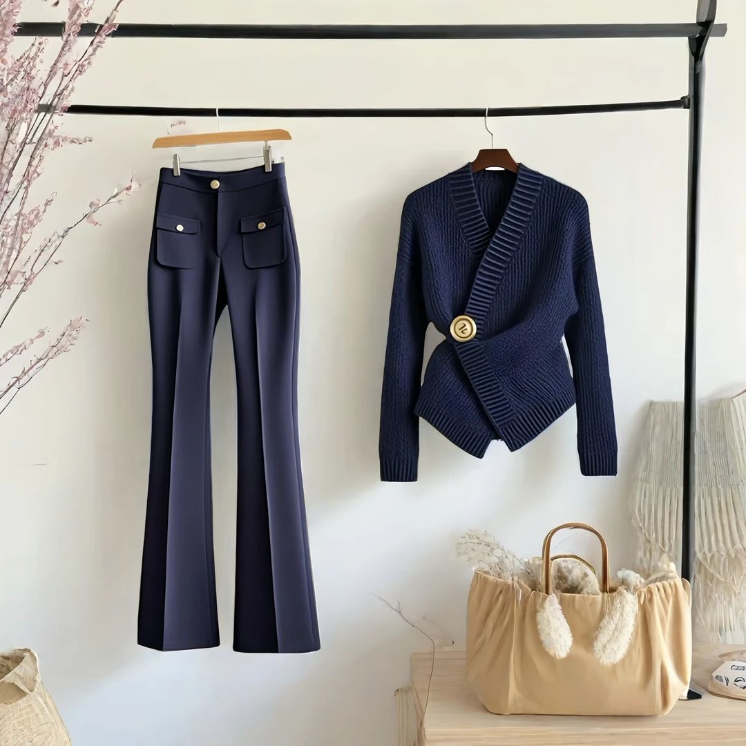 秋冬季2025韩系轻奢高级感气质收腰上衣休闲百搭高腰显瘦微喇裤女