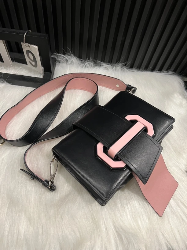 95新 Prada/普拉达 舌头包/经典黑拼粉/公价22000