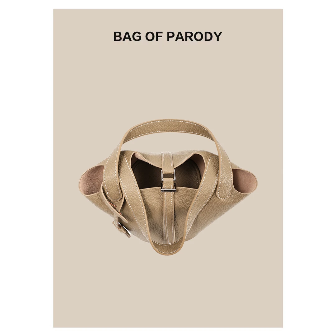 新款水桶包送内胆长肩带小马挂件