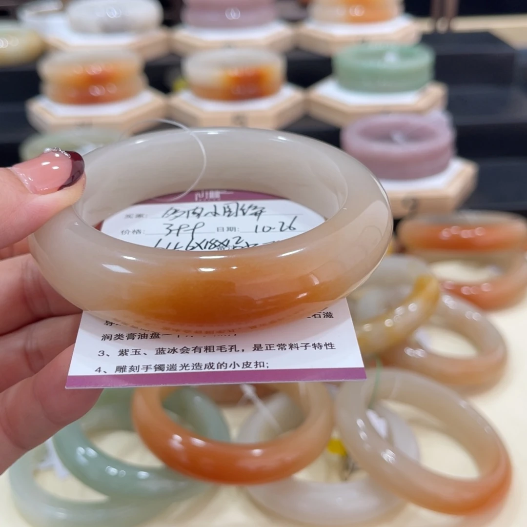 石英质玉手镯未镶嵌多****