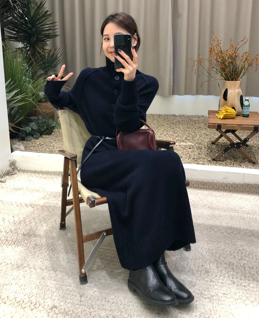 轻奢半高立领系扣全羊毛针织连衣裙女2024冬长款加厚针织毛衣裙