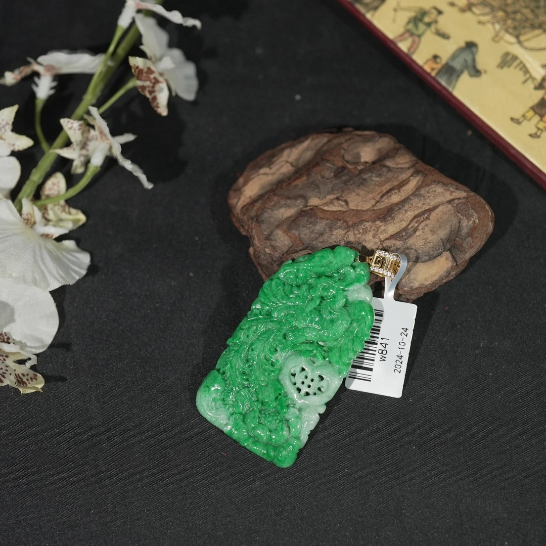 10.23香港王老板-翡翠A货吊坠百搭古风雕刻长链坠链女士w841