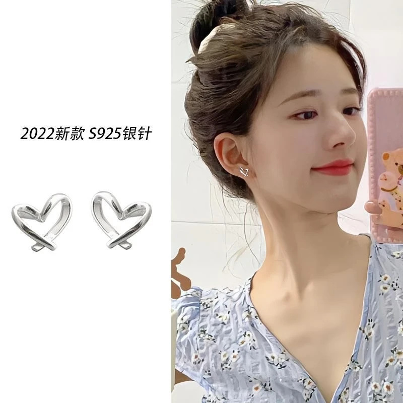 合金耳饰 爱心耳钉女时尚精致素款小众百搭个性日韩小巧简约气质