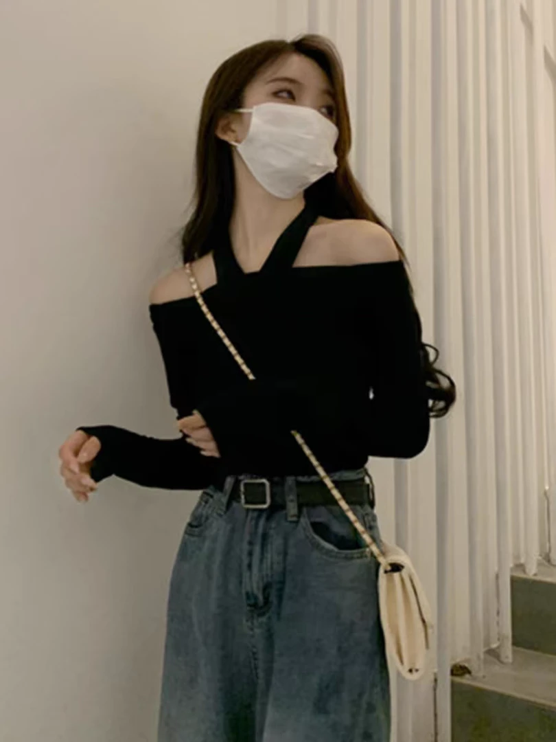 纯欲风一字肩黑色挂脖露肩长袖T恤女春装内搭上衣打底衫新款2024