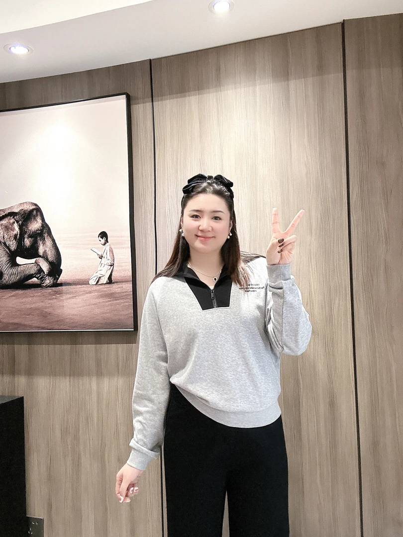 TAOJIA  FAMILY【撞色刺绣翻领卫衣】