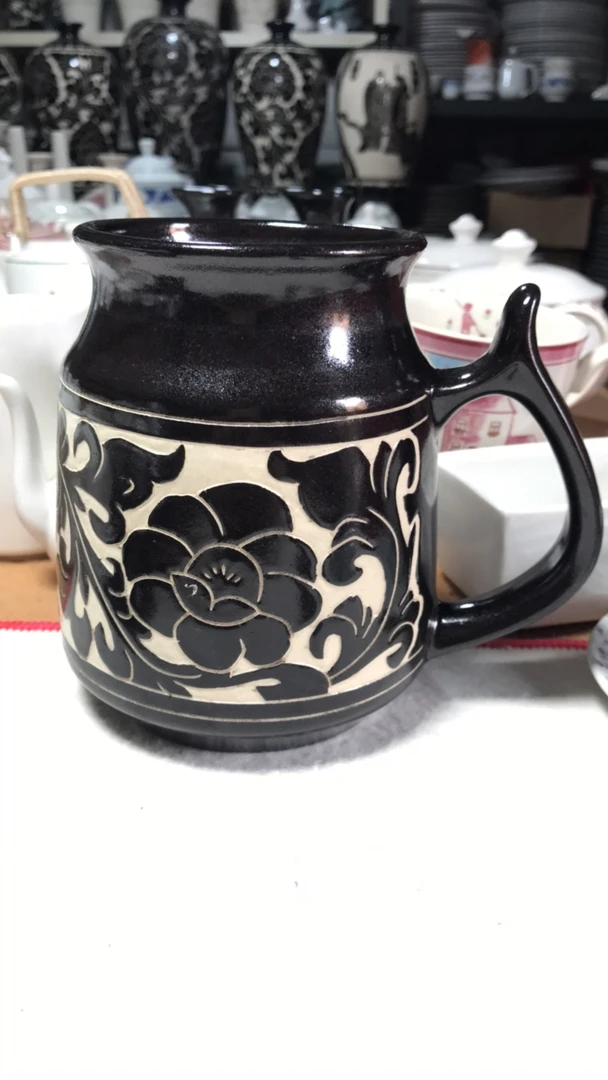 中国磁州窑黑刻剔花大凉水杯