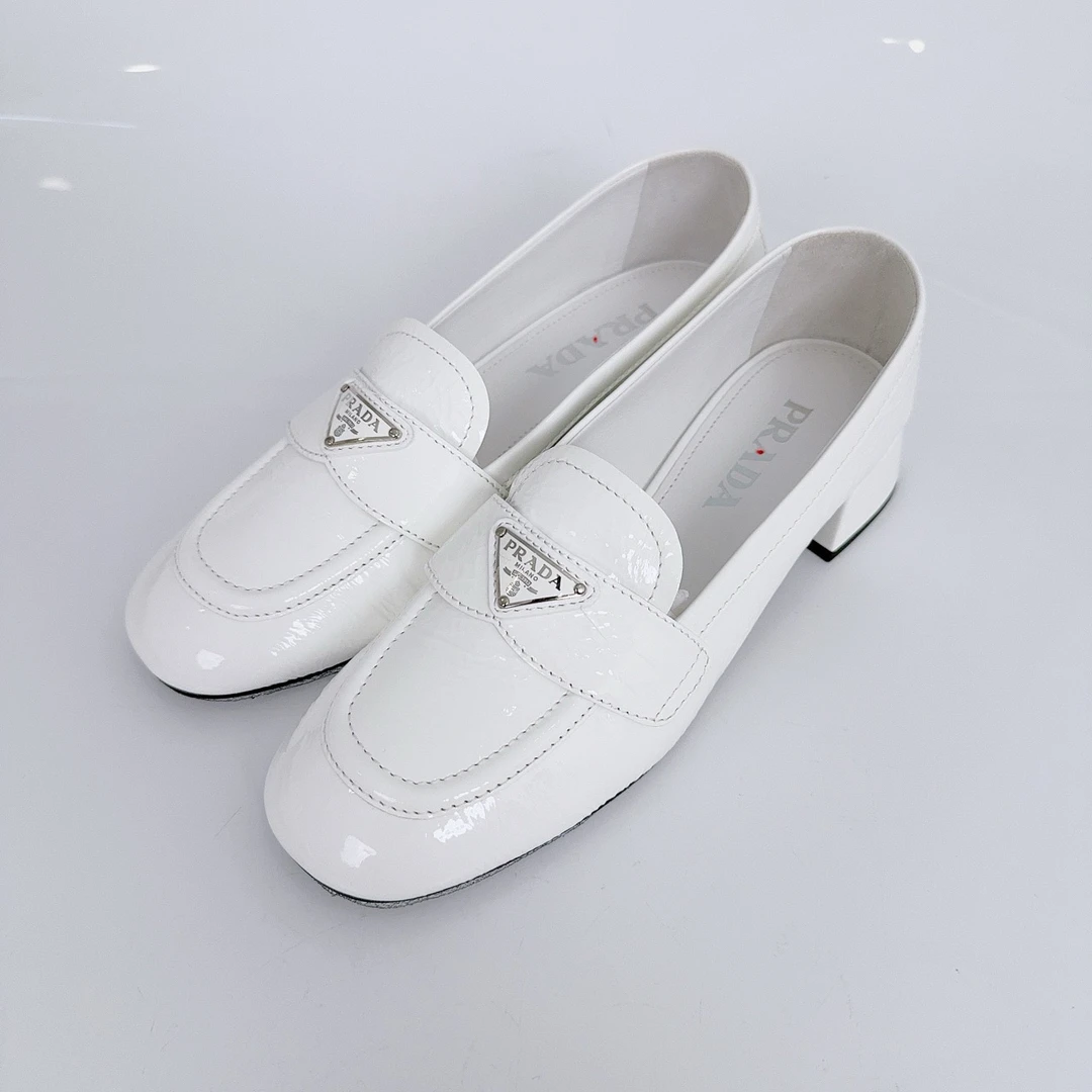 37.5码/Prada/普拉达 三角标乐福鞋/全新全套/jm09297