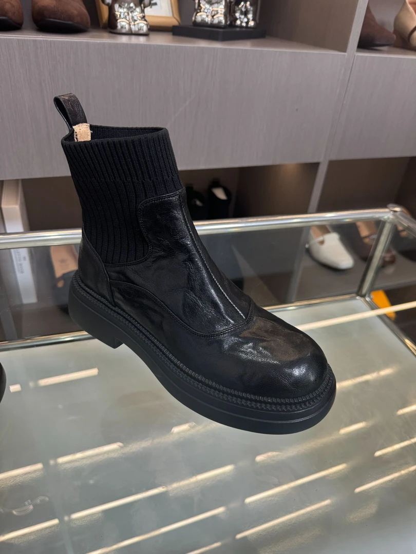 真皮马丁靴女小个子厚底增高新款平底短靴复古英伦风靴子