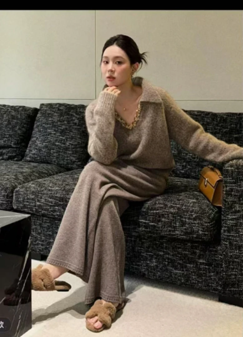 YUNAQIU-秋冬季燕麦色针织衫女秋冬重工V领长袖套头气质毛衣-2622