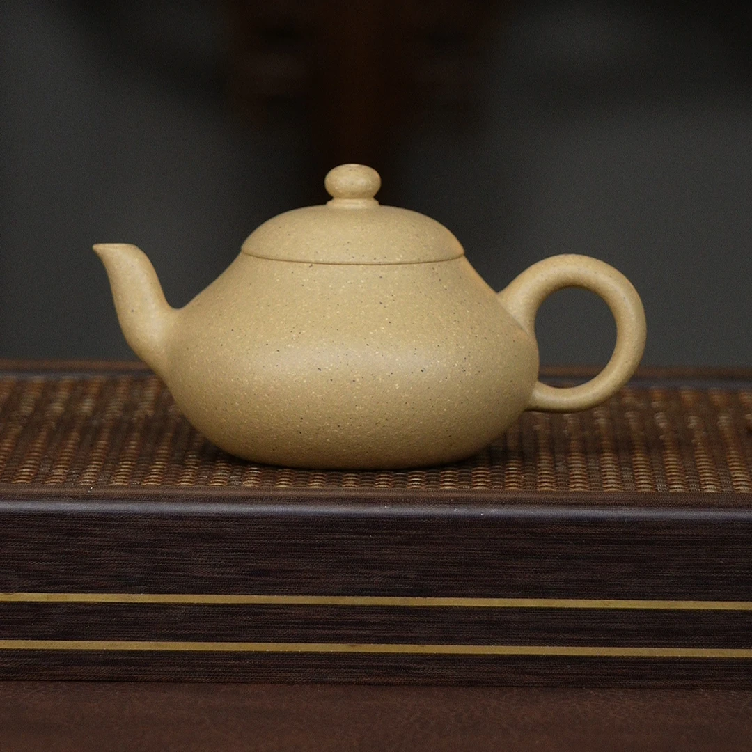 宜兴紫砂原矿四号井本山绿泥半手工梨型壶