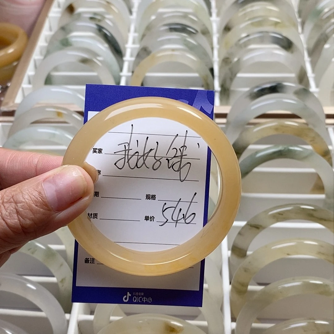 石英质玉手镯未镶嵌我*饿