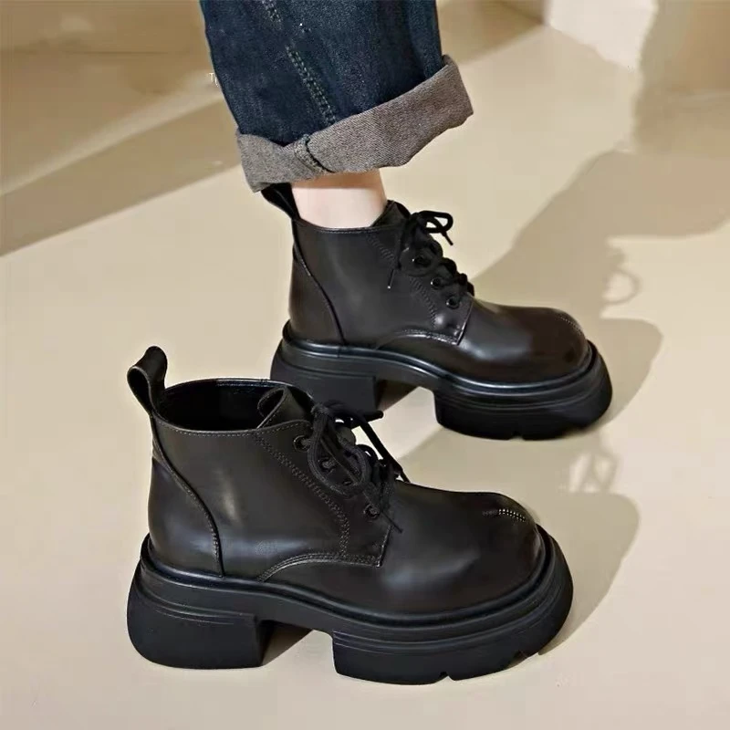 短靴女款2024年 新款时尚百搭复古 厚底英伦风马丁靴真皮