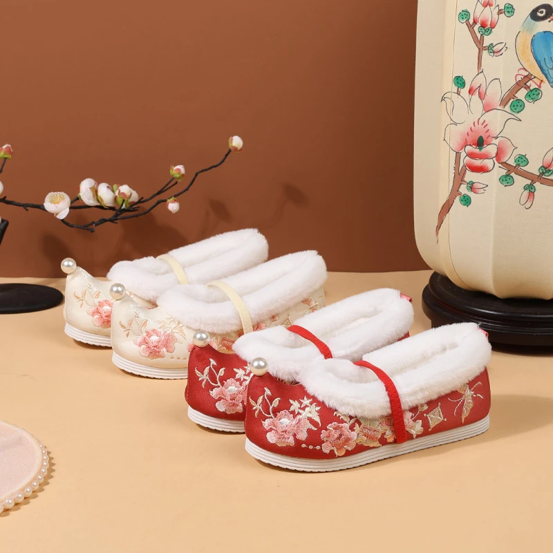 轩羽艺锦蝶冬季新款儿童汉服鞋女童绣花鞋宝宝古风弓头棉鞋演出鞋