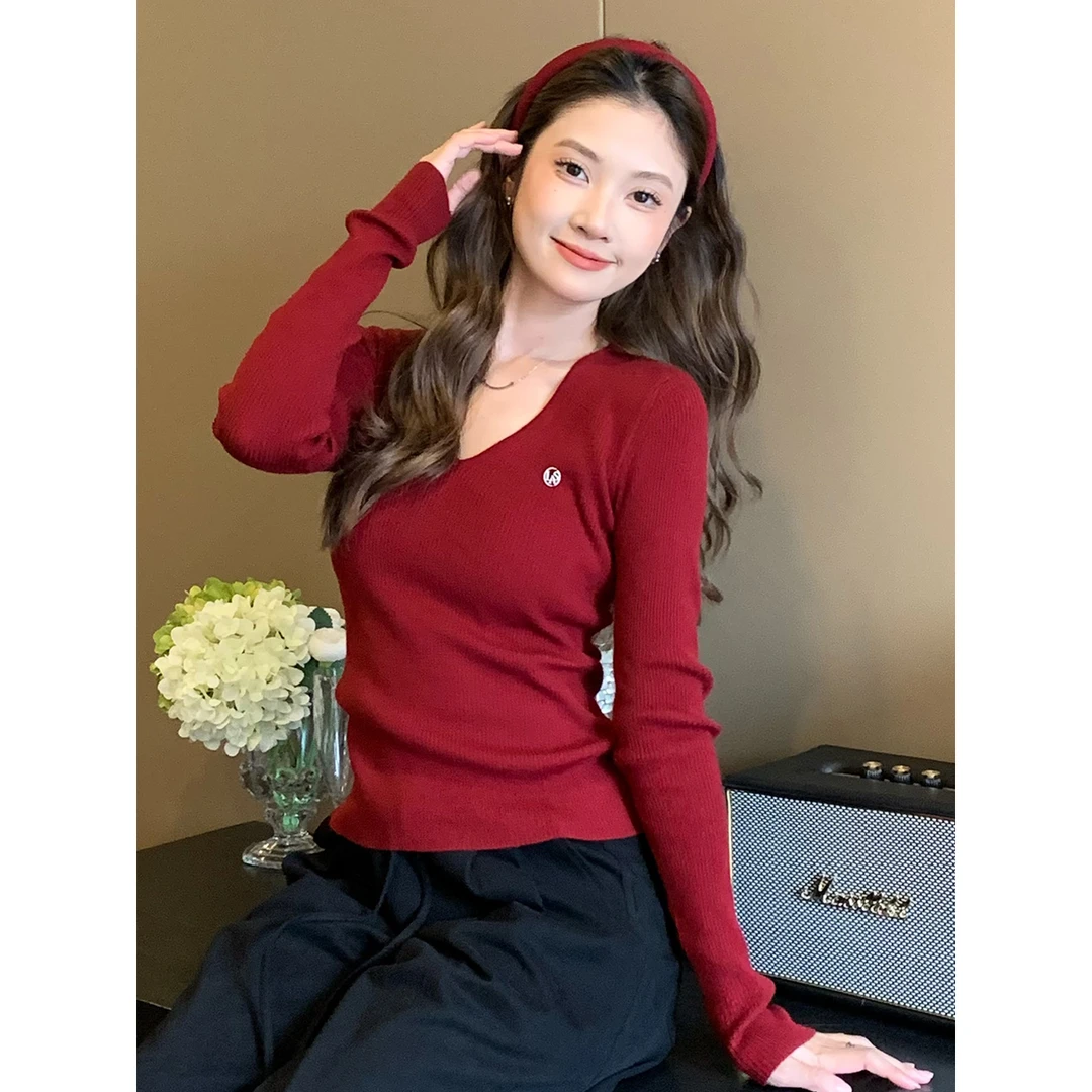 秋季v领长袖针织打底衫女修身显瘦洋气短款设计感安可拉红上衣女