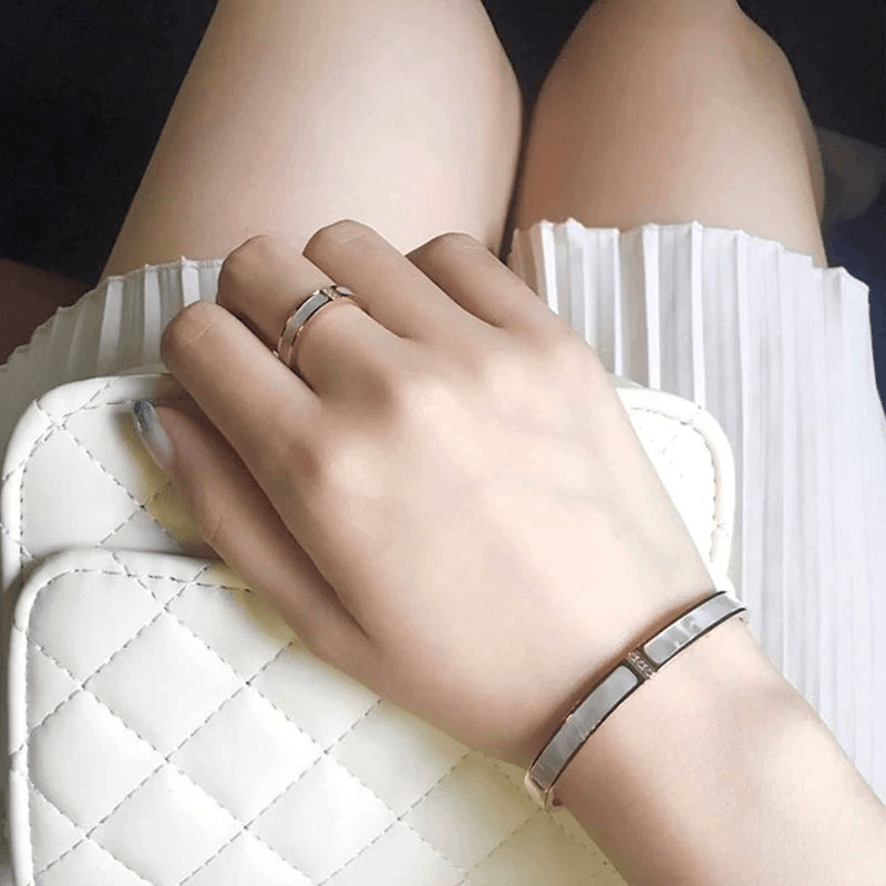 钛钢合成锆石手镯 简约百搭微镶小贝手镯0633