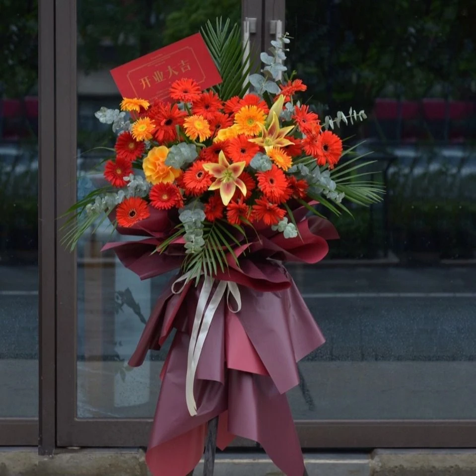 日进斗金-单个红色太阳花混搭百合红色系开业三脚架花篮开业大吉同城鲜花花店大麦弗朗鲜花礼物