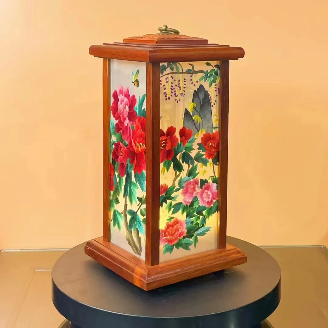 屏风刺绣隔断摆件苏绣材质宫灯刺绣 尺寸:16x16x31 材质:菠萝格木