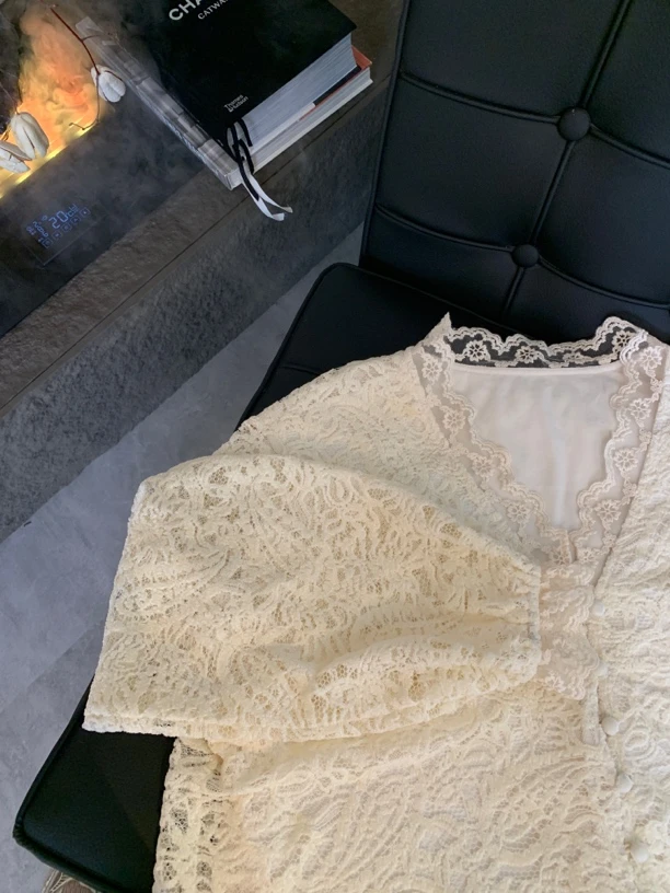 2024秋冬新款加绒植绒蕾丝衬衫女显瘦百搭精致时髦长袖打底衫