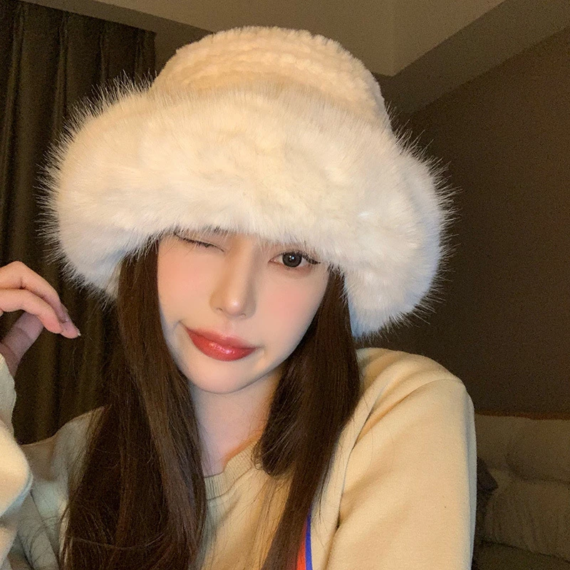 白色毛绒帽女冬季韩版显脸小加厚保暖渔夫帽日系大头围防寒帽子潮