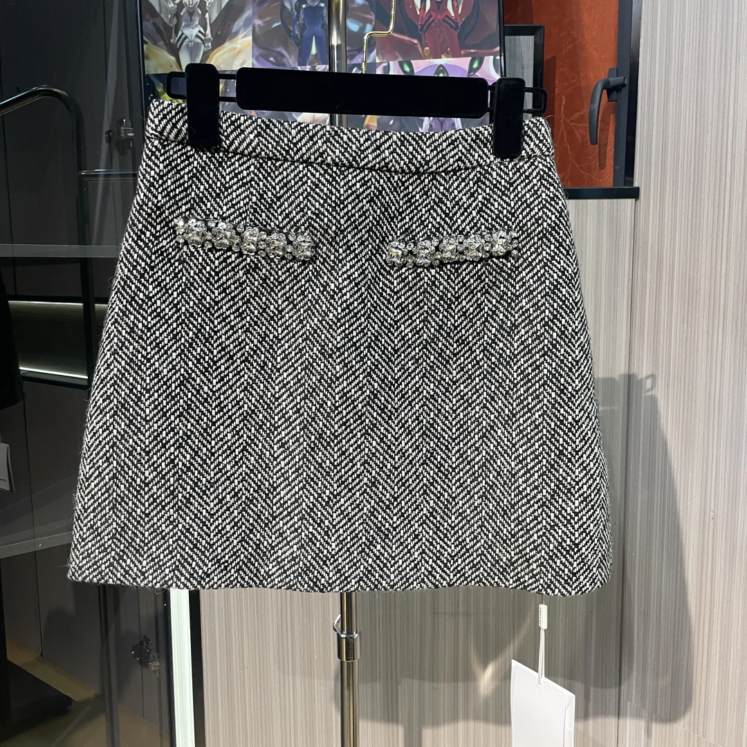 《猪猪出品》镶钻短裙小香风气质时尚休闲百搭女士包臀粗花呢289