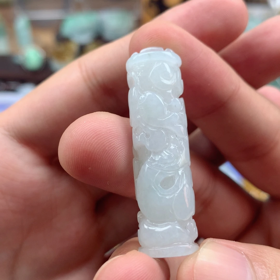 翡翠颈饰未镶嵌龙柱