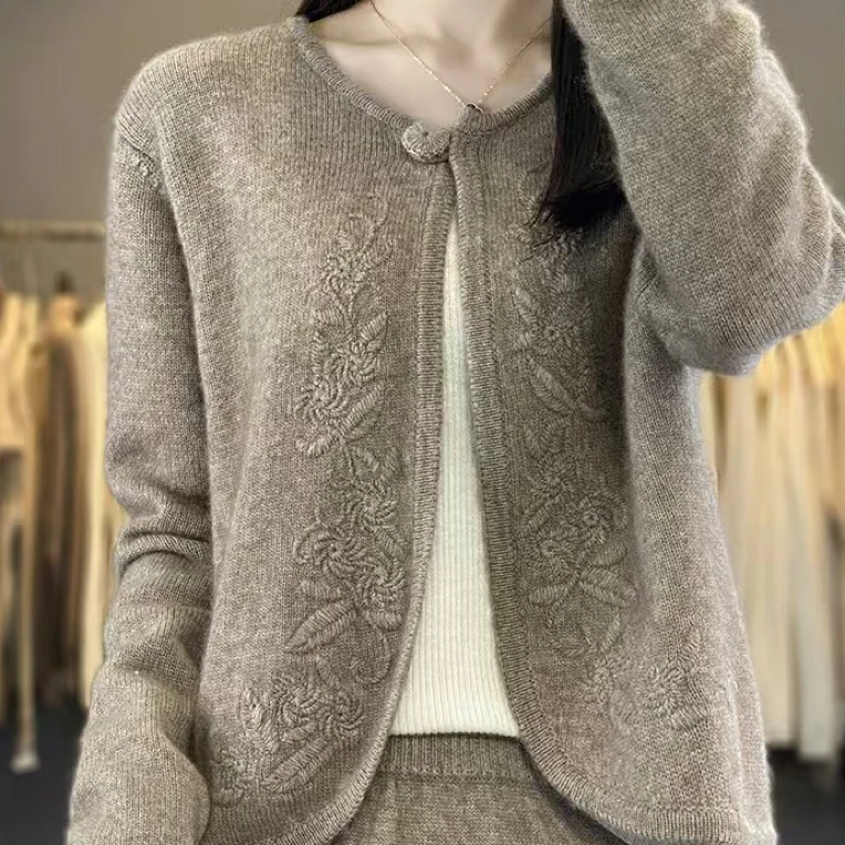 秋冬纯羊毛刺绣针织开衫气质复古小外套