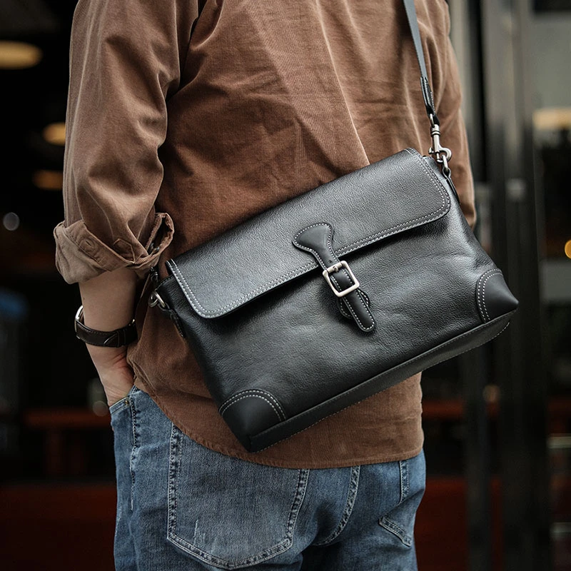佐也原创真皮男包高级感通勤轻熟风休闲单肩斜挎包翻盖横款邮差包